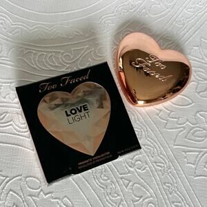 Too Faced Love Light Prismatic Highlighter Ray of Light Rose Gold Heart Compact